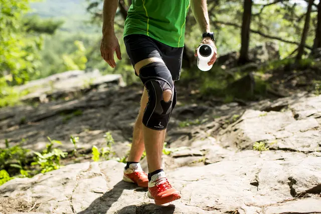 Mueller Hg80 Knestøtte m/ Skinne X-Large 