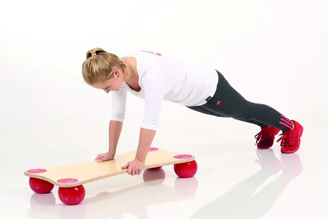 Togu Balanza Ballstep Size 89 x 43 x14 cm. Weight 5150g 