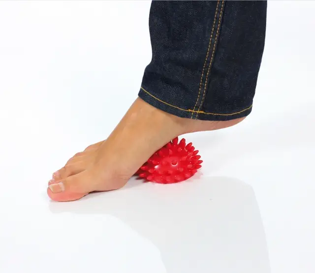 Togu Knotteball Halv 8 x 4 cm Rød 